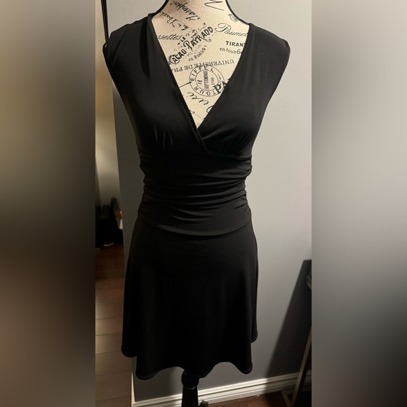 Le chateau dress - Picture 1 of 3